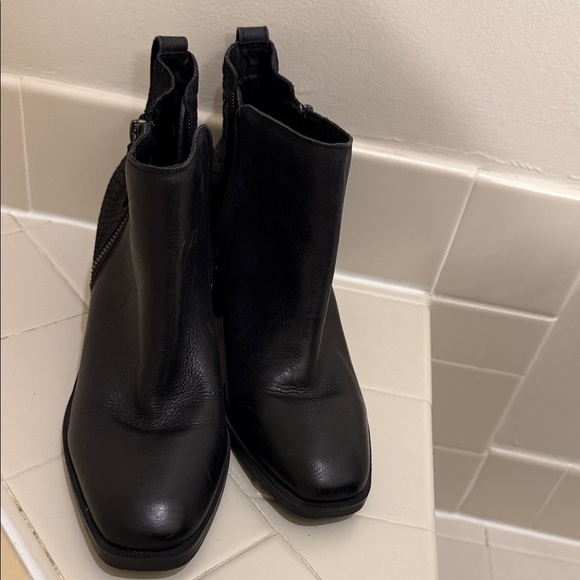 Crown Vintage Black Textured Ankle Boots - Picture 5 of 5